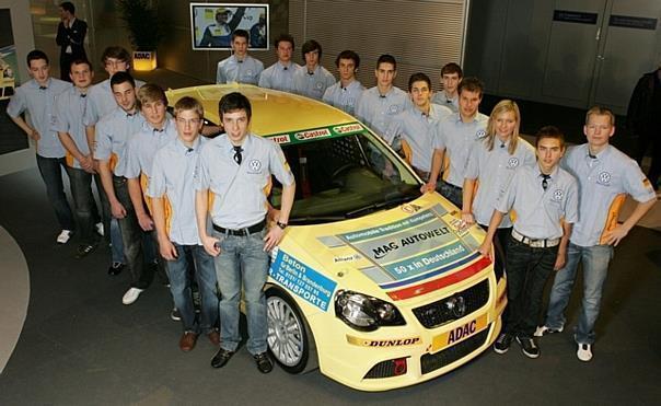 Vorstellung bei der Essen Motor-Show: die neuen Nachwuchsfahrer für den ADAC Volkswagen Polo-Cup. Foto: Auto-Reporter/VW-Motorsport 